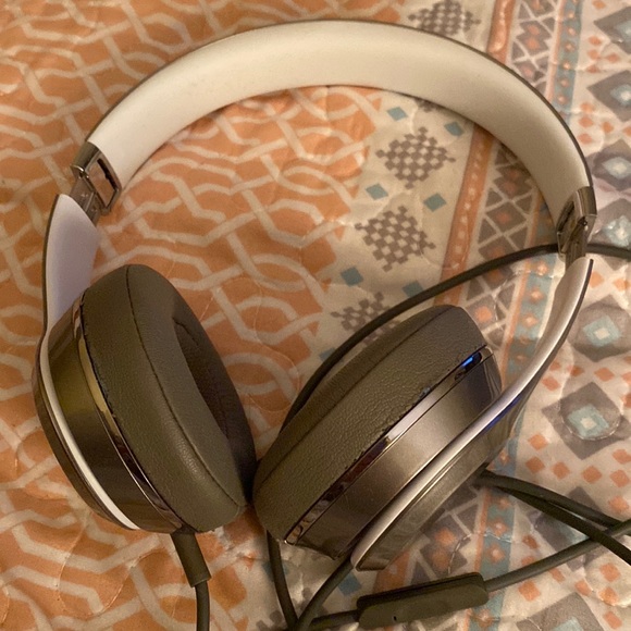 Silver Beat Solos Great Condition